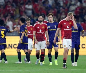 曼联0-1连友谊赛都无缘夺冠！阿莫林怒斥球员没斗志，呼吁球迷多嘘本队